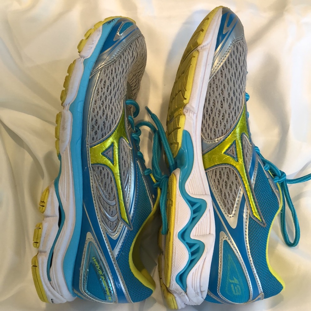 MIZUNO Women’s wave inspire 19 running Tennis shoe size 10 great conditionxa